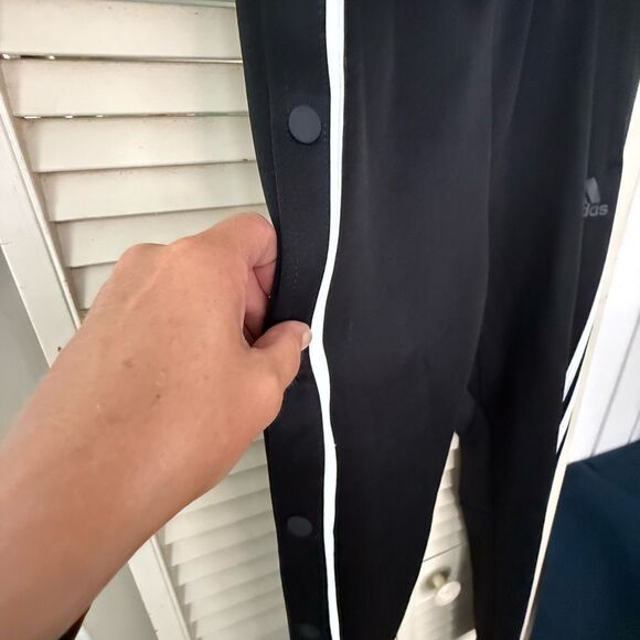 Adidas Black Sidesnap Apparel with White Label - Picture 3 of 6